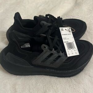 ADIDAS ULTRABOOST LIGHT SHOES